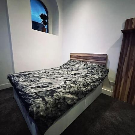 5 Star Luxury Studio Apartment, Big Smart Tv, Wifi, Liverpool City Centre, Easy Access Lock Box Entry! Екстериор снимка